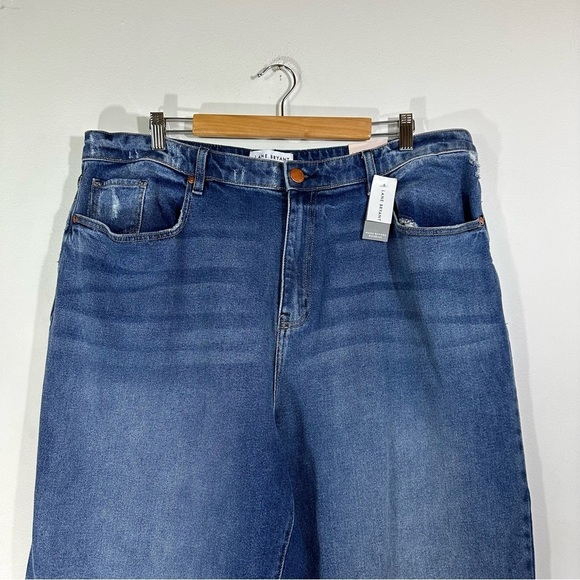 NWT Lane Bryant Signature Fit Loose Straight Mid Rise Medium Wash Jeans - Picture 2 of 8